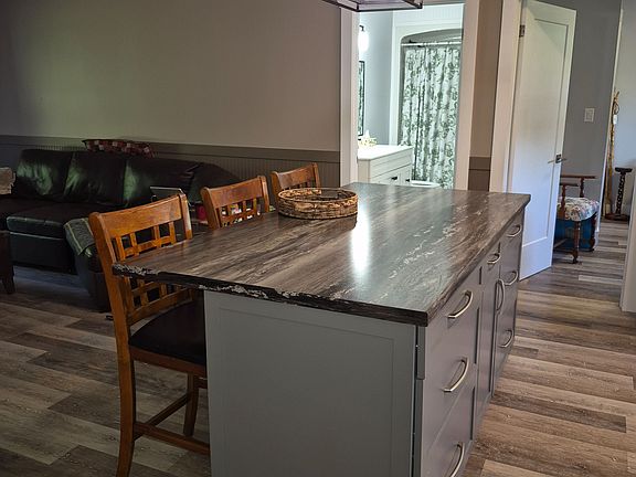 5th image of 329 Poplar St