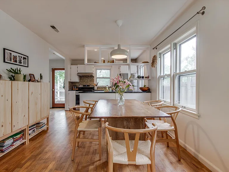810 Hawthorn Ave — Photo 6