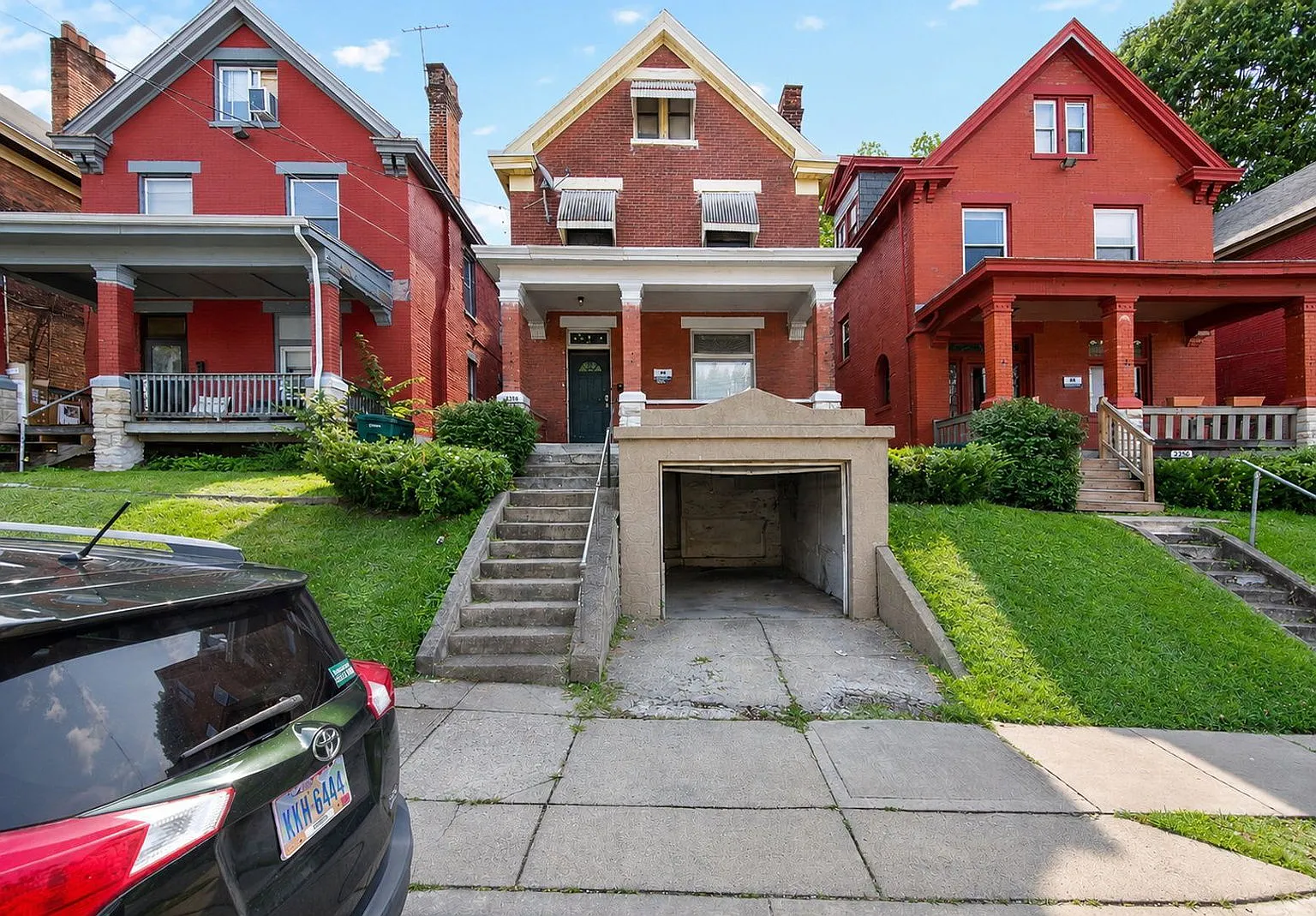 5 bed, 1.5 bath, $2,995 — Photo 1