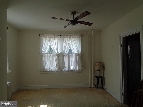 4th image of 613 N Pitt St