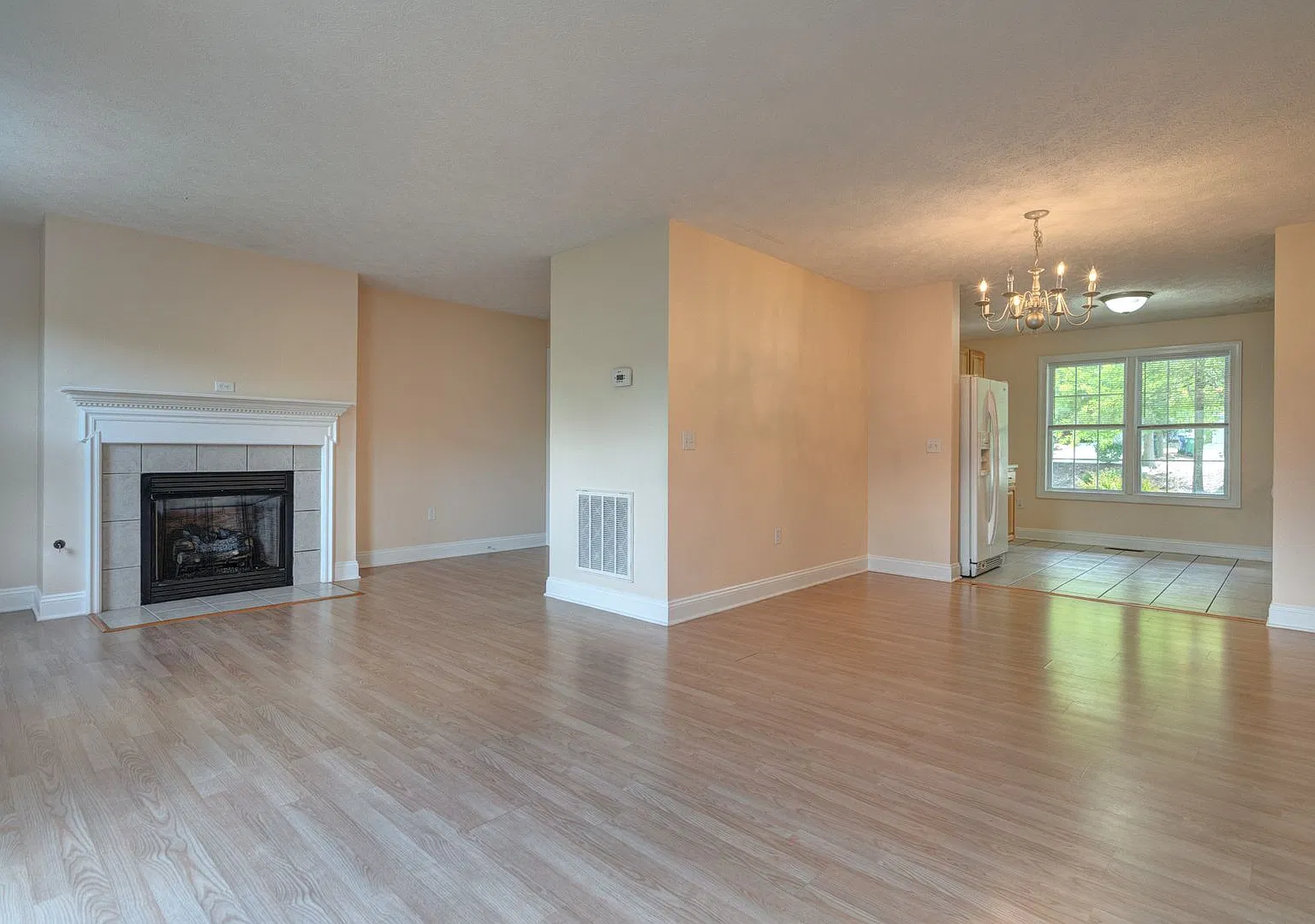 Spacious 3-Bedroom, 2-Bathroom Townhouse in Christiansburg! — Photo 4