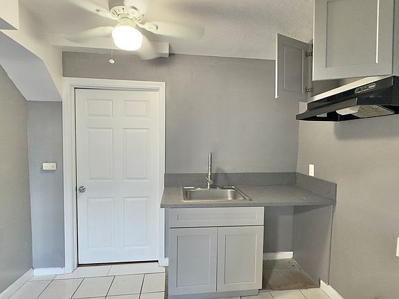 4th image of 4052 W 103rd St #1/2