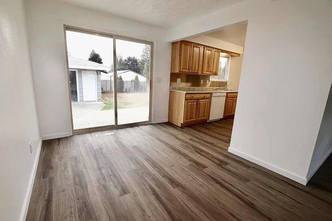 4 bed, 2.5 bath, 1901 sqft, $2,600 — Photo 4