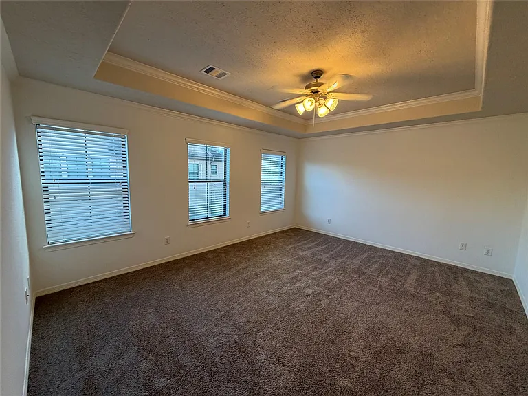 11602 Royal Oaks Xing — Photo 29