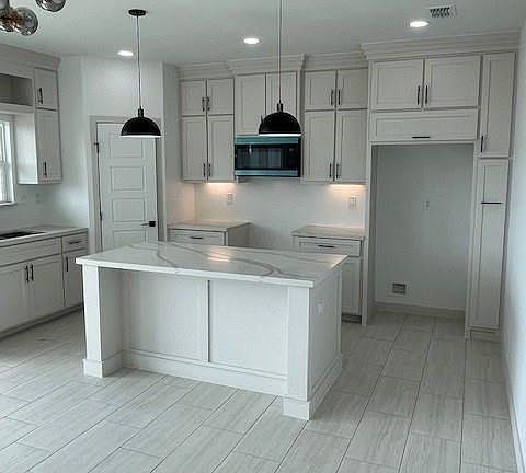 3rd image of 2401 Emily St