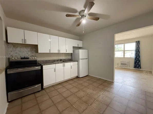 900 SW 5th St #2, Hallandale, FL 33009