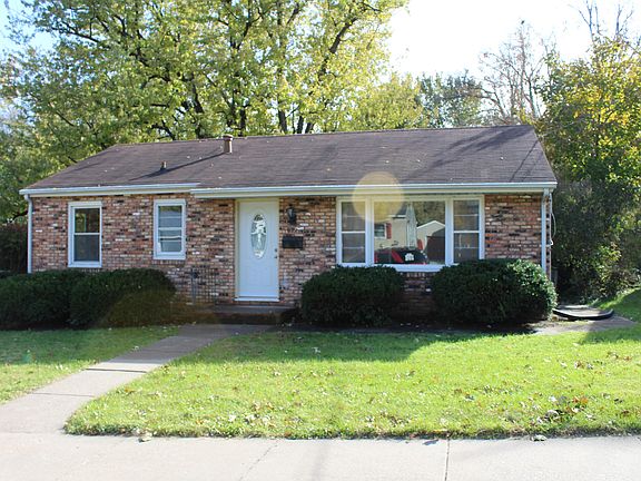 2nd image of 822 Woodlawn Ave