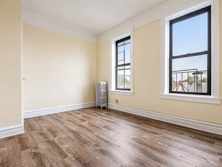 71-06 Grand Ave #3R — Photo 2