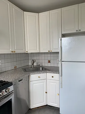 Rented by Brooklyn Real Inc | media 2