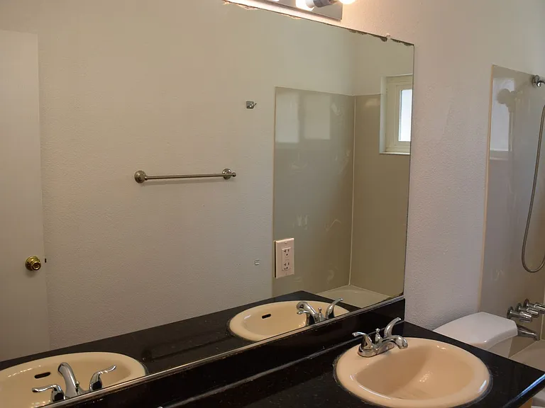 512 Clover St #A — Photo 9