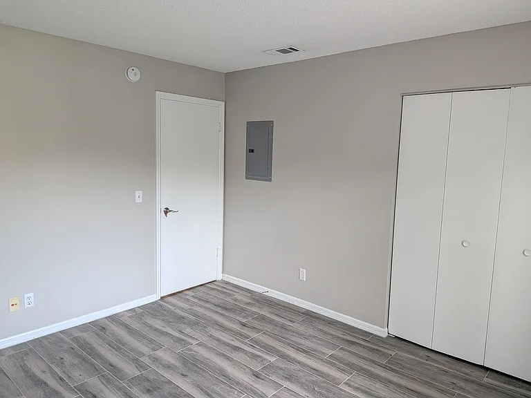 1020 Howell Ave — Photo 11