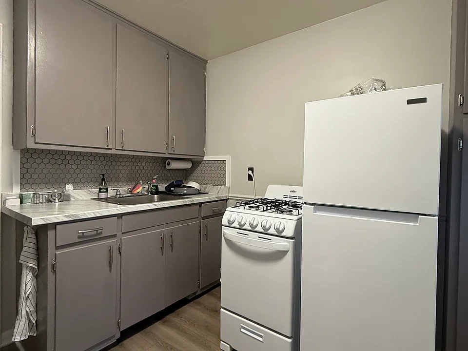 44000 Michigan Ave #8