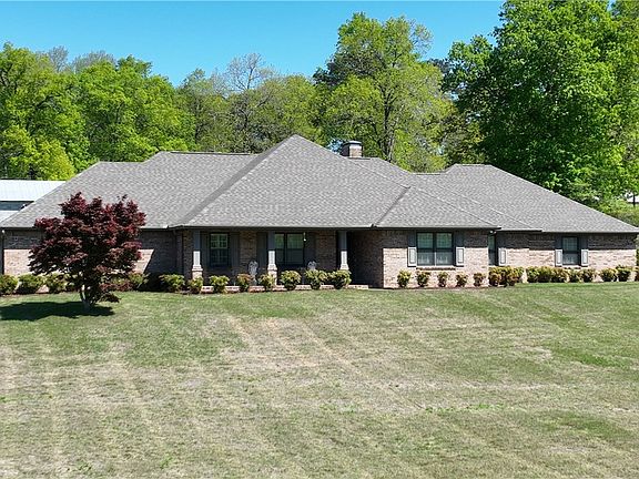 2nd image of 415 Lee Road 600