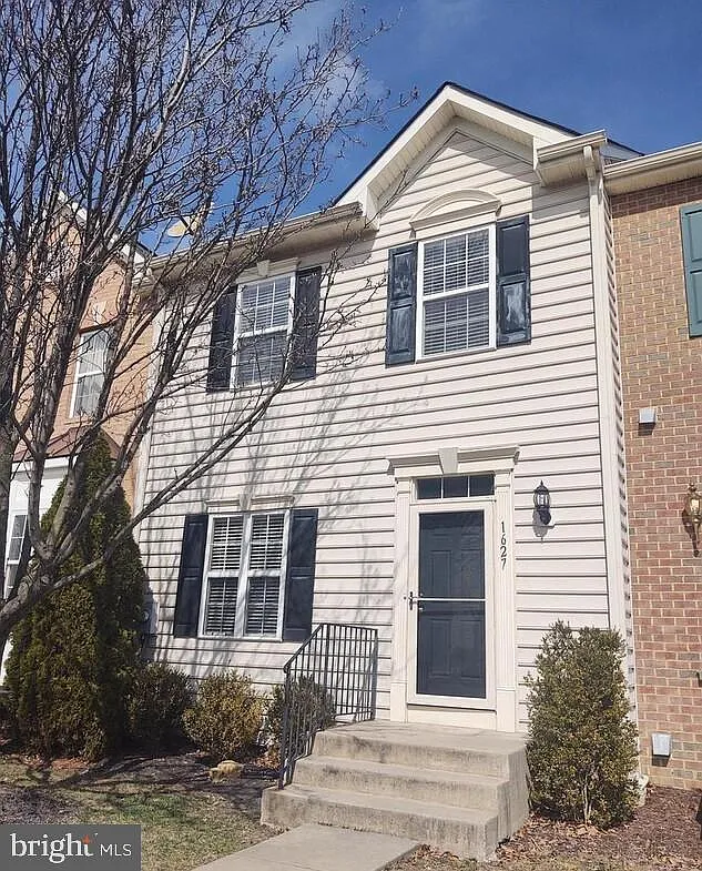 3 bed, 3.0 bath, 1986 sqft, $2,800 — Photo 1