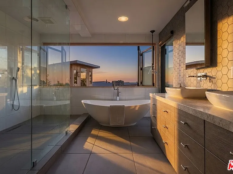2715 Edwin Pl — Photo 22