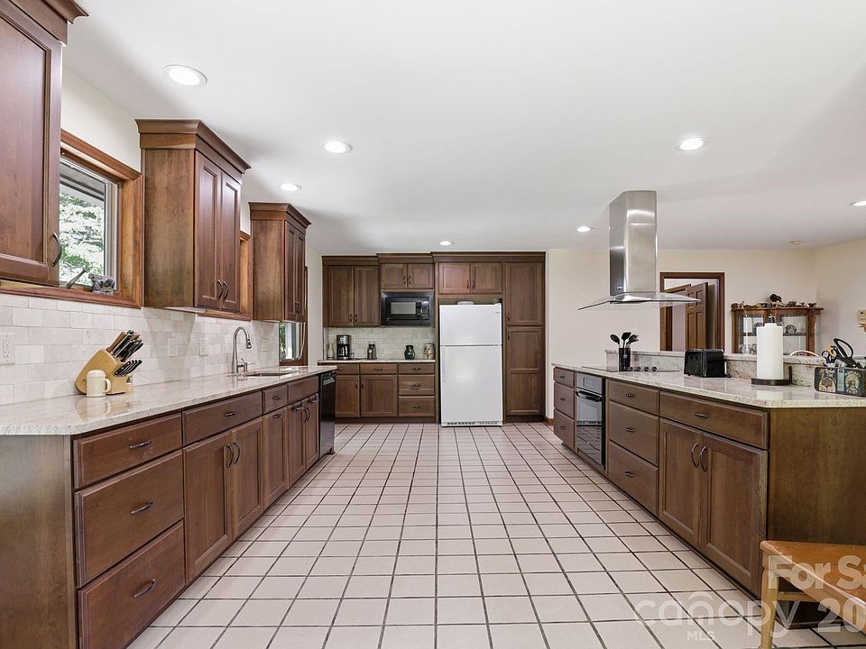 31st image of 855 Edmiston Rd