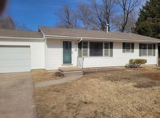 580 W 1st St, Valley Center, KS 67147