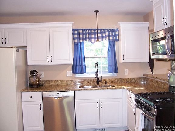 2nd image of 7948 Lake Crest Dr