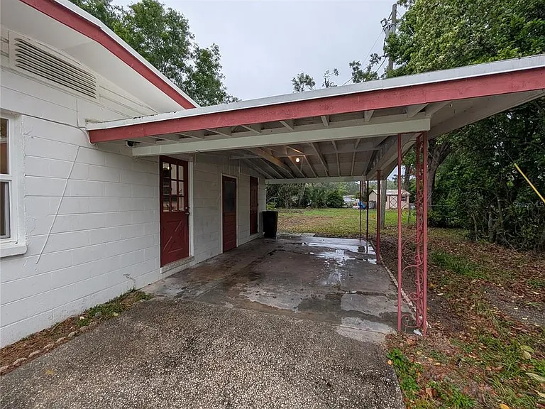 208 Oakwood Dr — Photo 3