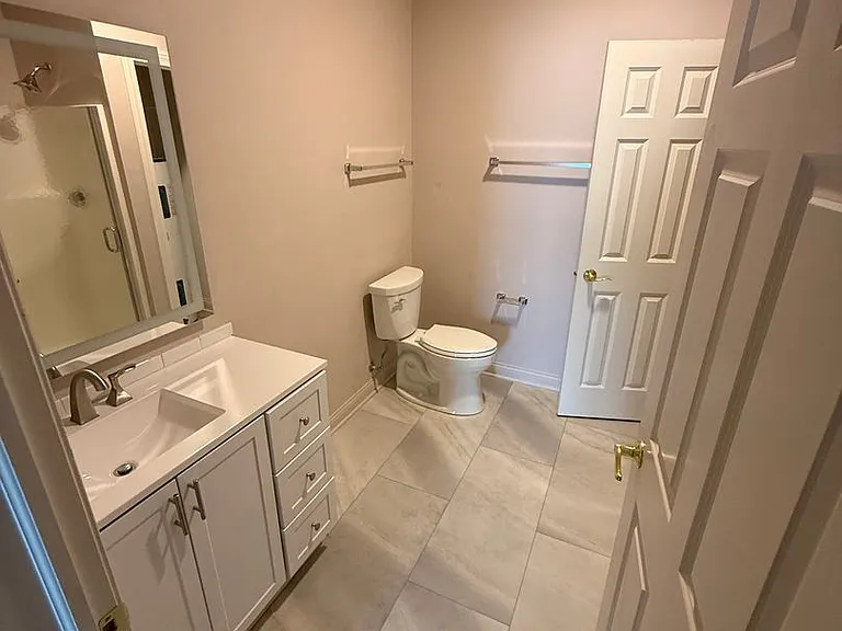 Uptown Brass Apartments — Photo 19