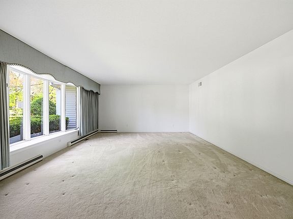 4th image of 1303 Plumtree Rd