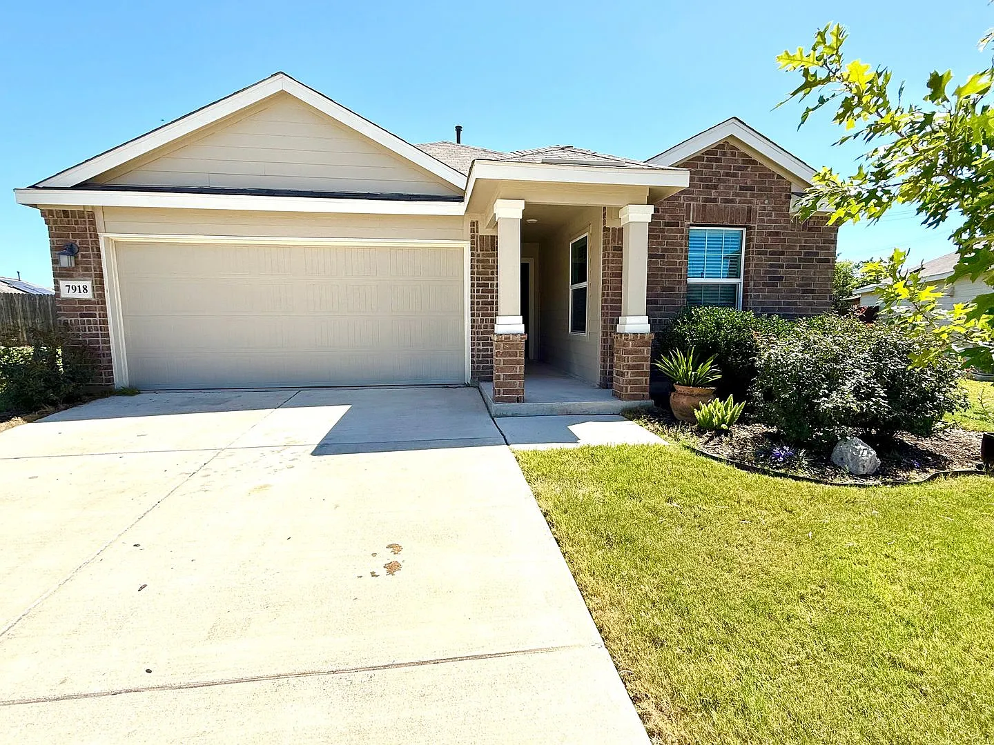 *Coming Soon* Gorgeous 3 Bedroom / 2 Bath Home W/ Community Park & Pool! — Photo 2