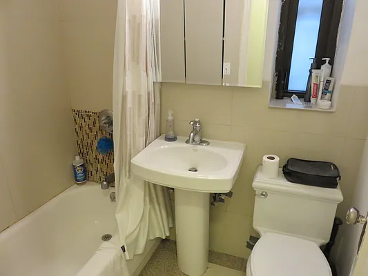 Rented by Majesty Management | media 38