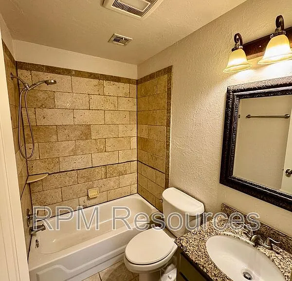 8205 NW 83rd Ter — Photo 16