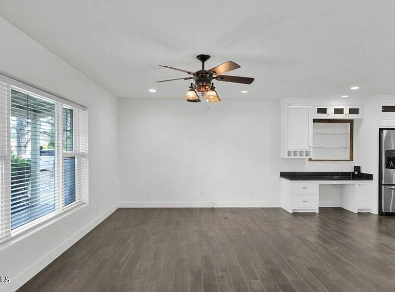 3229 E Clarendon Ave — Photo 7