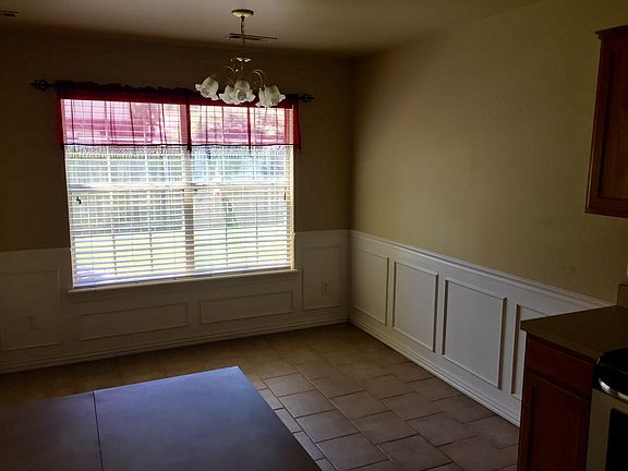 5th image of 811 W Peachtree Dr