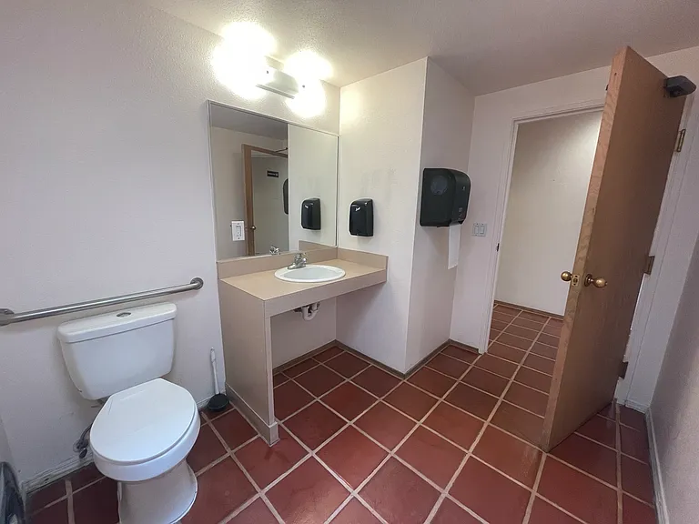 1709 Girard Blvd NE #1 — Photo 16
