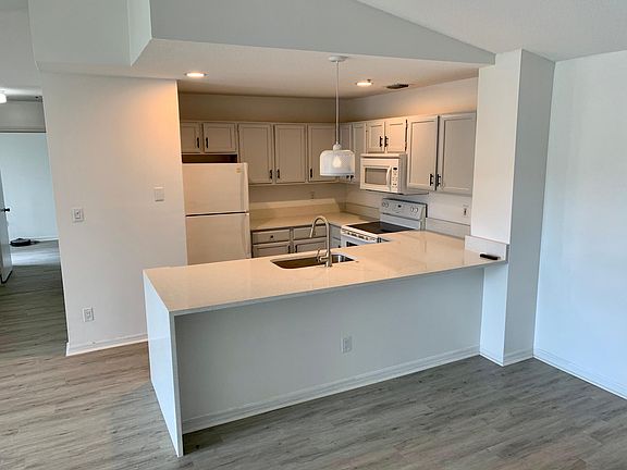 3rd image of 4002 Crockers Lake Blvd APT 125