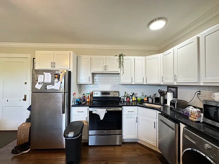 3345 N Marshfield Ave #204 — Photo 6