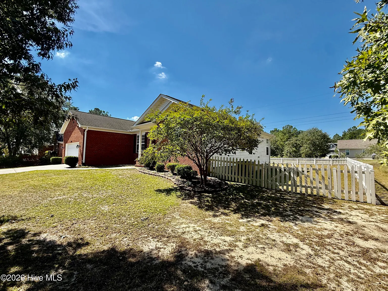 3 bed, 2.0 bath, 2181 sqft, $2,200 — Photo 3