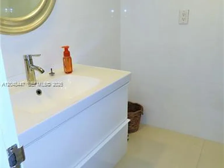 5701 Collins Avenue Cu #1703 — Photo 20