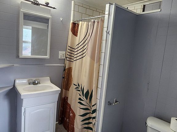 5th image of 63 Broad Ave #2B