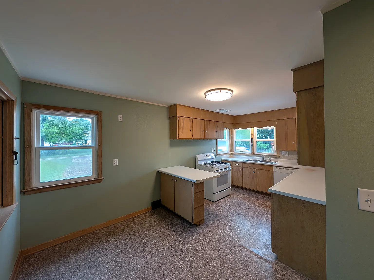 4 bed, 1344 sqft, $1,200 — Photo 2