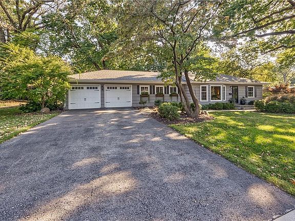 2nd image of 5401 W 65th Pl