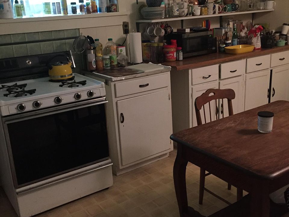 2nd image of 344 W Oak St #A