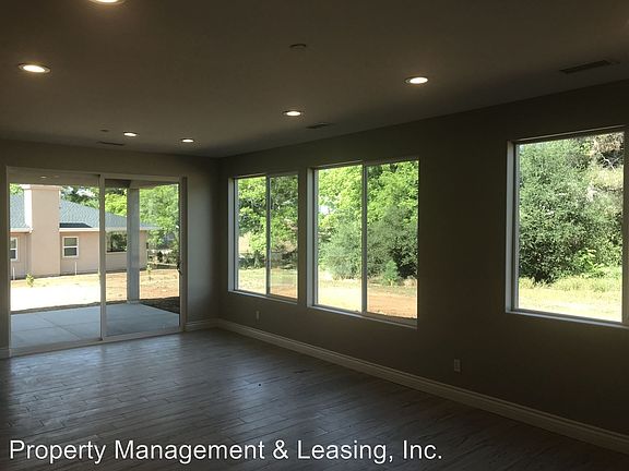 4th image of 1145 Greenbush Ln