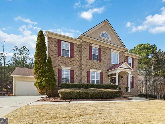 2nd image of 609 Red Oak Pl