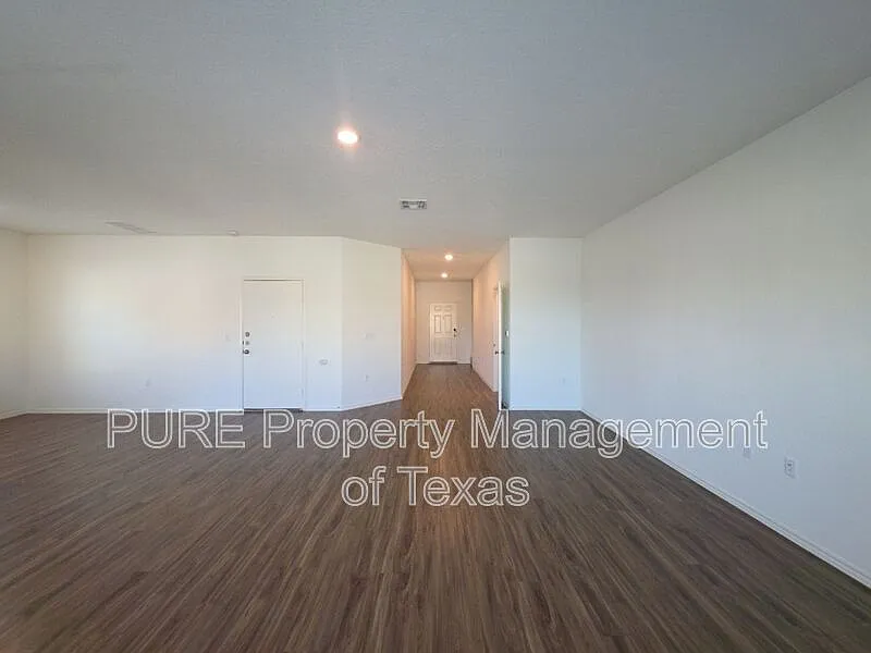 4 bed, 2.5 bath, 2003 sqft, $2,250 — Photo 4