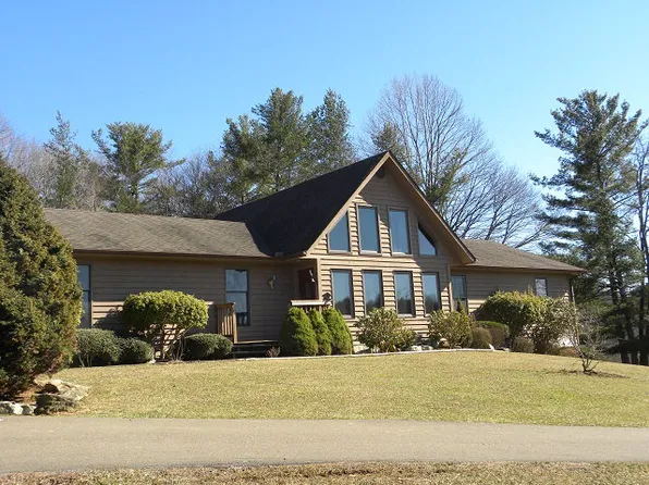 1225 Shepherds Pl, Galax, VA 24333