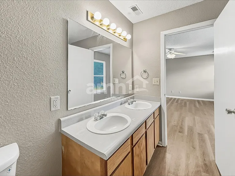 10240 Draycott Ave — Photo 10
