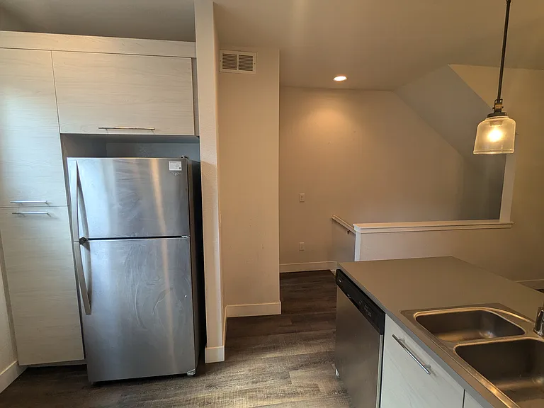 1021 Depew St — Photo 3