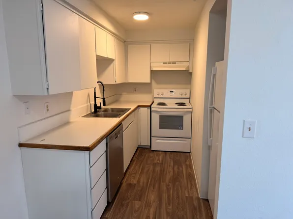 421 37th St SE APT 3, Auburn, WA 98002