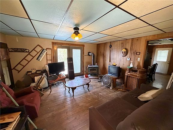 3rd image of 213 Gates Rd