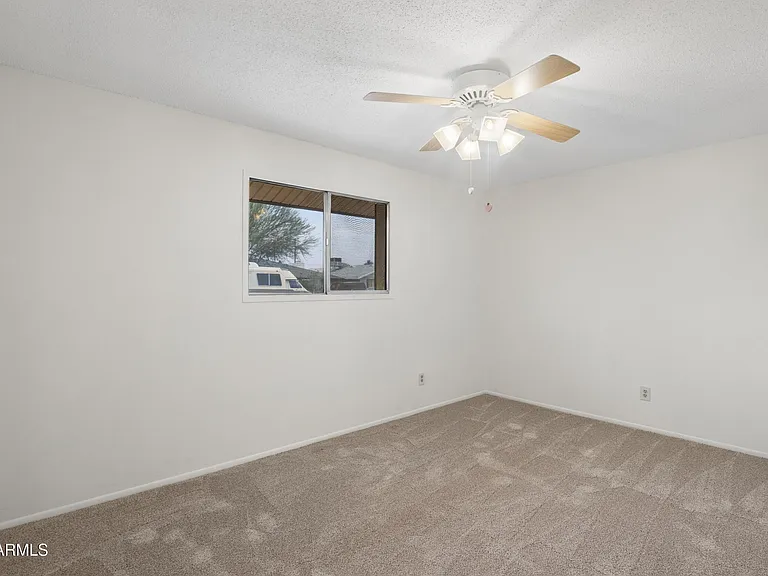 1014 E Balboa Cir — Photo 25