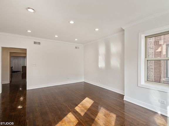 4th image of 4858 N Kilbourn Ave #1