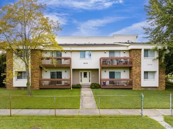 35775 Union Lake Rd, Clinton Township, MI 48035